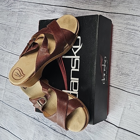 Dansko Shoes - EUC Dansko sz 39 sandals- Sela Gecko Brandy